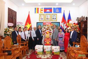 Bộ tư lệnh TP Hồ Chí Minh chúc Tết cổ truyền Chol Chnam Thmay