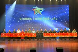 Tiếp nối mạnh mẽ những dòng cảm xúc hào hùng, cách mạng