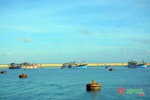 Điểm tựa của ngư dân giữa trùng khơi