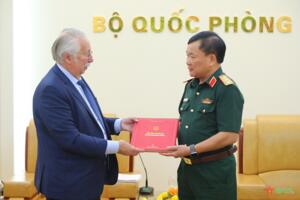 Thượng tướng Hoàng Xuân Chiến tiếp Bộ trưởng Quốc vụ Vương quốc Bỉ