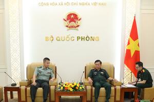 Thượng tướng Hoàng Xuân Chiến tiếp Tùy viên Quốc phòng Trung Quốc tại Việt Nam