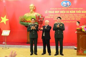 “Nếu là người hãy là người cộng sản”