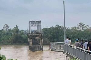Lãnh đạo huyện Tam Nông thông tin về sự cố sập cầu Phong Châu