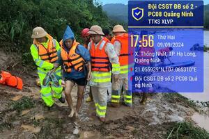 Những câu chuyện cảm động giữa tâm bão