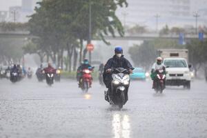 Bắc Bộ và Thanh Hóa có mưa rất to, vùng núi chuyển rét