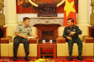 Thượng tướng Hoàng Xuân Chiến tiếp Tùy viên Quốc phòng Trung Quốc