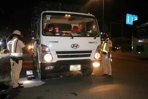 Kiên quyết xử lý các xe chở hàng quá khổ, quá tải