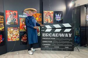 Philip Quast và các nghệ sĩ trân trọng tà áo dài Việt Nam