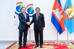 Chủ tịch Quốc hội Trần Thanh Mẫn cùng các Trưởng đoàn chào xã giao Chủ tịch danh dự Hội nghị ICAPP 12