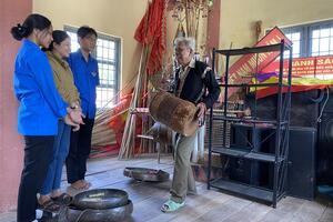 “Bóng cả” của thôn Xí Thoại