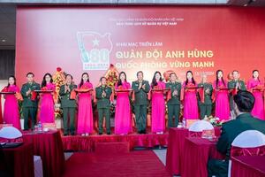 Triển lãm gần 300 hình ảnh, tài liệu, hiện vật về “Quân đội anh hùng - Quốc phòng vững mạnh”