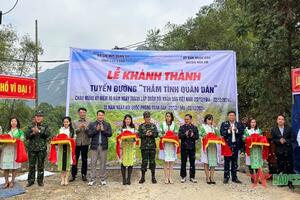 Hòa An: Khánh thành tuyến đường “Thắm tình quân dân” tại xóm Cốc Phia, xã Quang Trung
