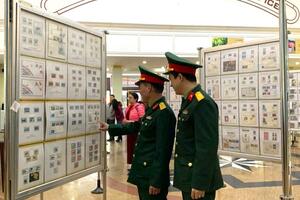 Hà Nội: Trưng bày tem bưu chính với chủ đề về Quân đội nhân dân Việt Nam