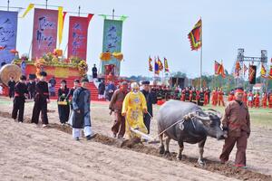 “Vua đi cày” trong Lễ hội Tịch điền 2025