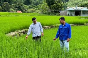 Người có uy tín góp sức thay đổi Bản Lang