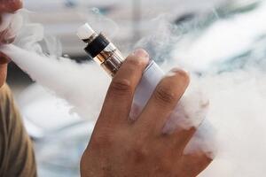 Hành vi cho mượn, thuê chỗ để người khác hút thuốc lá điện tử sẽ bị phạt?