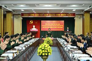 Đại tướng Phan Văn Giang làm việc với Ban Thường vụ Tỉnh ủy Tuyên Quang