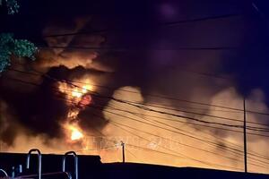 Hỏa hoạn ở xưởng sơn kèm nhiều tiếng nổ lớn, thiệt hại hàng trăm triệu đồng