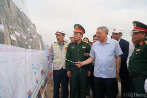Phó Thủ tướng Nguyễn Hòa Bình kiểm tra tiến độ dự án cao tốc Hòa Liên - Túy Loan
