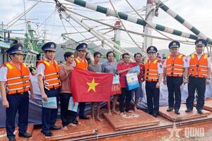 Giữ yên bình biển, đảo, đồng hành với ngư dân