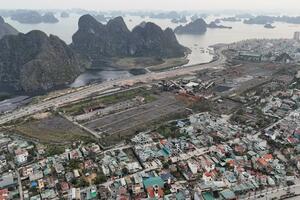 Quảng Ninh: Cận cảnh khối tài sản hàng tỷ đồng xuống cấp bên bờ vịnh Hạ Long