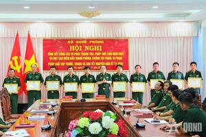 Bến Tre: Khen thưởng chuyên án đấu tranh, triệt phá đường dây, tổ chức mua bán người trên biển