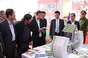 Triển lãm “Lâm Đồng - 50 năm niềm vui thống nhất”