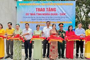 Bộ CHQS tỉnh Bà Rịa - Vũng Tàu trao tặng 5 căn nhà tình nghĩa quân dân