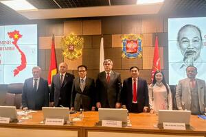 Đoàn công tác Điện Biên dự kỷ niệm 135 năm Ngày sinh Chủ tịch Hồ Chí Minh tại Nga