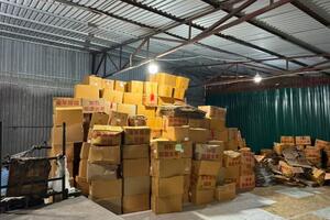 Phát hiện hơn 4 tấn táo đỏ khô nhập lậu tại Hà Nội