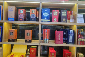 Bắc Ninh: Tràn lan 'hàng ngoại' không nhãn phụ tại phố Ngọc Hân Công Chúa