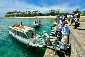 Quảng Ngãi: Người dân Lý Sơn thoát nghèo từ tiềm năng biển đảo quê hương