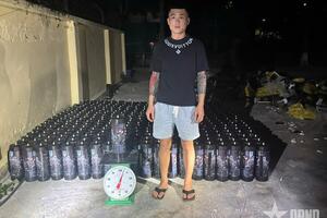 Đồn biên phòng Cửa khẩu Hoành Mô bắt giữ đối tượng vận chuyển 384 bình khí N20