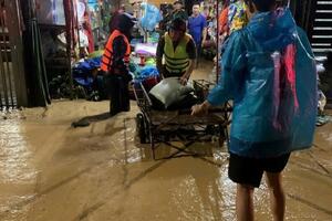 Nghệ An: Xuyên đêm di dời dân và tài sản vùng rốn lũ Mường Xén