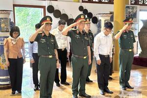 Đoàn công tác Quân ủy Trung ương, Bộ Quốc phòng tri ân các anh hùng liệt sĩ tại Điện Biên