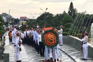 Lãnh đạo tỉnh Lâm Đồng dâng hương tưởng niệm các anh hùng, liệt sĩ