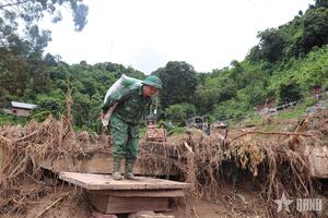 Nỗ lực tiếp sức cho bà con vùng lũ