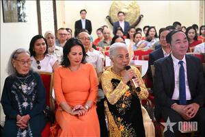 Chủ tịch Quốc hội Trần Thanh Mẫn và phu nhân gặp gỡ cộng đồng người Việt Nam tại Morocco