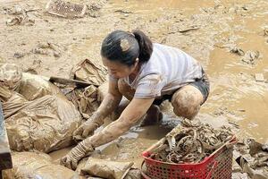 Nghệ An: Tạm dừng một điểm tiếp nhận cứu trợ tâm lũ Nhôn Mai vì sạt lở đất