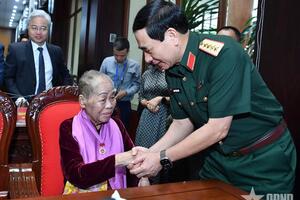 Tổng Bí thư Tô Lâm gặp mặt cán bộ lão thành cách mạng, Bà mẹ Việt Nam anh hùng, tướng lĩnh, Anh hùng Lực lượng vũ trang nhân dân