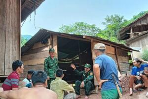 Tích cực tiếp tế các bản bị cô lập