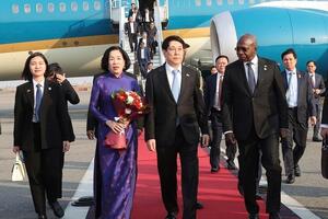 Chủ tịch nước Lương Cường bắt đầu chuyến thăm cấp Nhà nước Angola