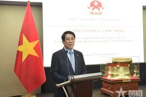 Chủ tịch nước Lương Cường gặp gỡ cán bộ, nhân viên Đại sứ quán và cộng đồng người Việt Nam tại Angola