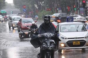 Cảnh báo mưa dông kèm lốc sét khu vực Hà Nội