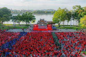 Thành phố Huế: Gần 4.000 người tham gia “Cùng Việt Nam tiến bước”
