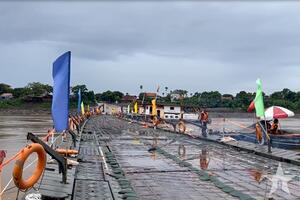 Vận hành trở lại cầu phao Phong Châu