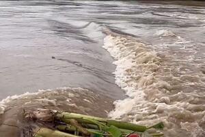 Lữ đoàn 249 cắt cầu phao Phong Châu để bảo đảm giao thông