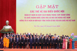 Tổng Bí thư Tô Lâm gặp mặt thế hệ đại biểu Quốc hội qua các thời kỳ