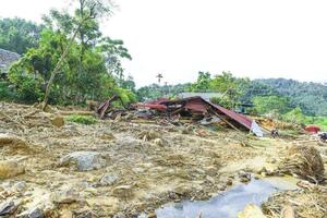 Thanh Hóa: Hơn 750 ngôi nhà bị thiệt hại, phải sơ tán gần 50 nghìn dân