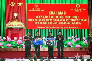 Bộ tư lệnh TP Hồ Chí Minh khai mạc triển lãm ảnh “80 năm Lực lượng vũ trang Thành phố anh hùng”
